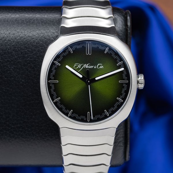 H. Moser and Cie Streamliner 6200-1200